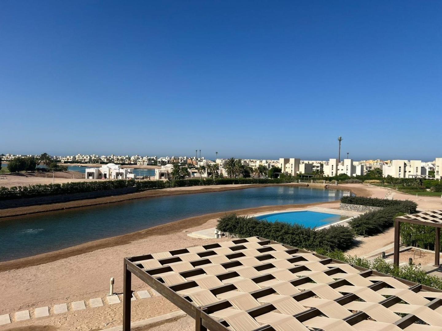 Modern 3bdr Cyan Apt: Prime Spot Hurghada